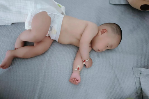 西双版纳孕妇肚子一跳一跳